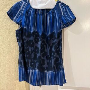 Ann‎ Taylor navy print short sleeve blouse size small